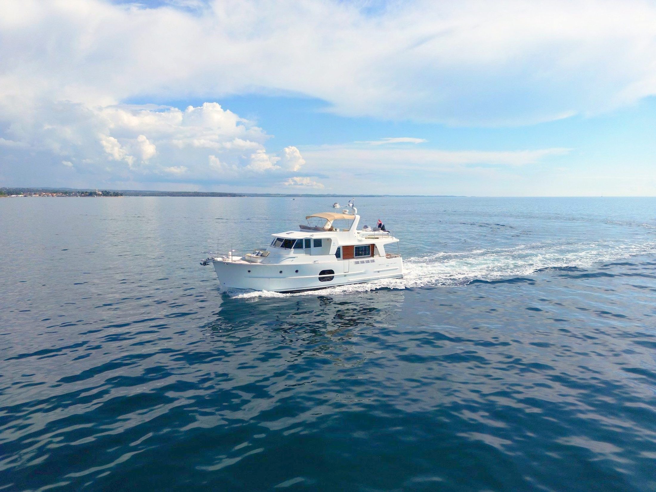Barrique, Swift Trawler 52, in voller Fahrt auf der Adria